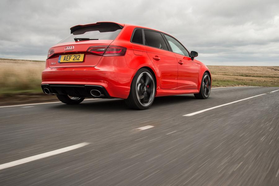 Audi RS3 Sportback (8V) 2015 года  (UK) (фото 18 из 30)